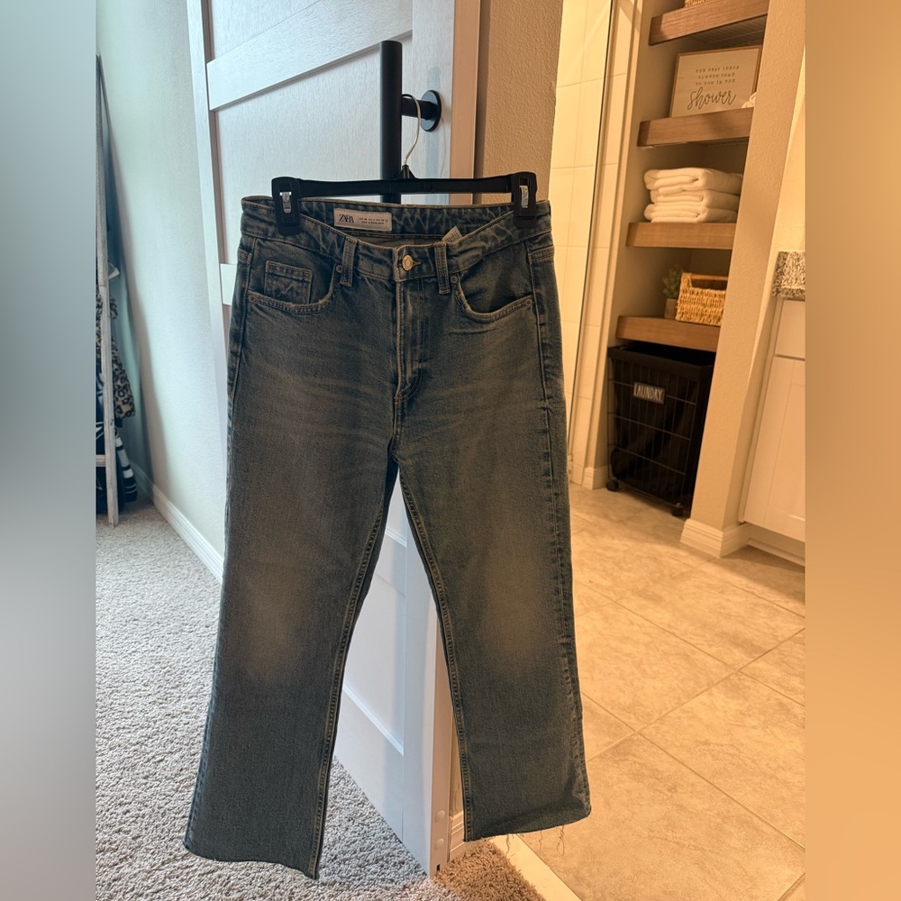 Womens Zara cropped Flare Jeans Size 4